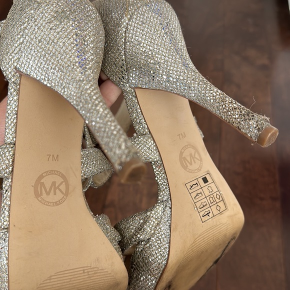 MICHAEL KORS SILVER HEELS - Picture 12 of 12